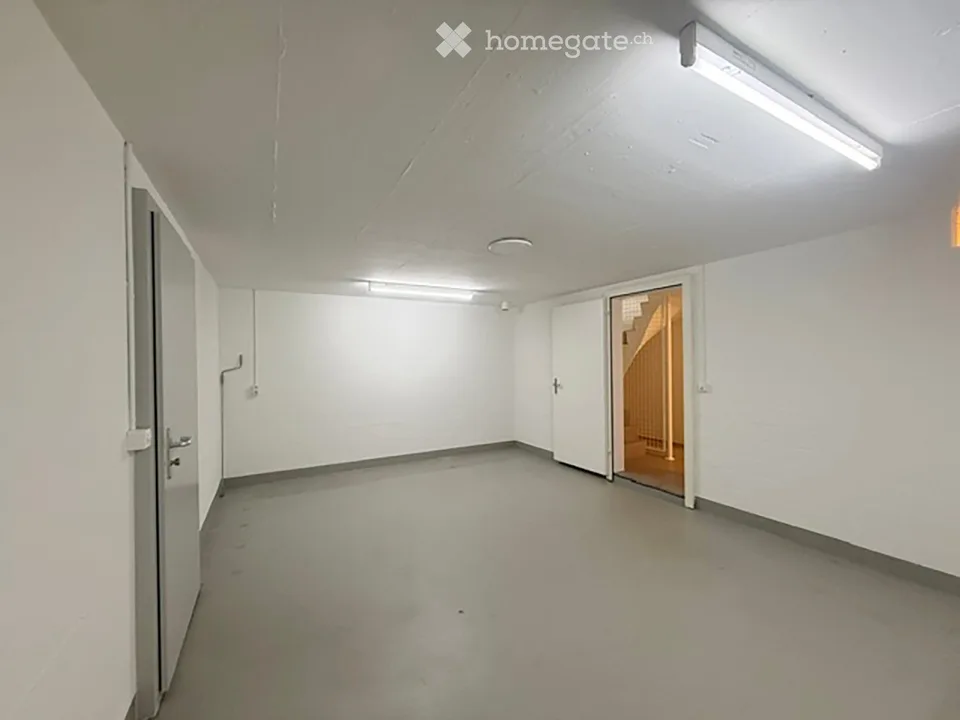 Bright and spacious 5.5-room row house / maisonette apartment in Dänikon