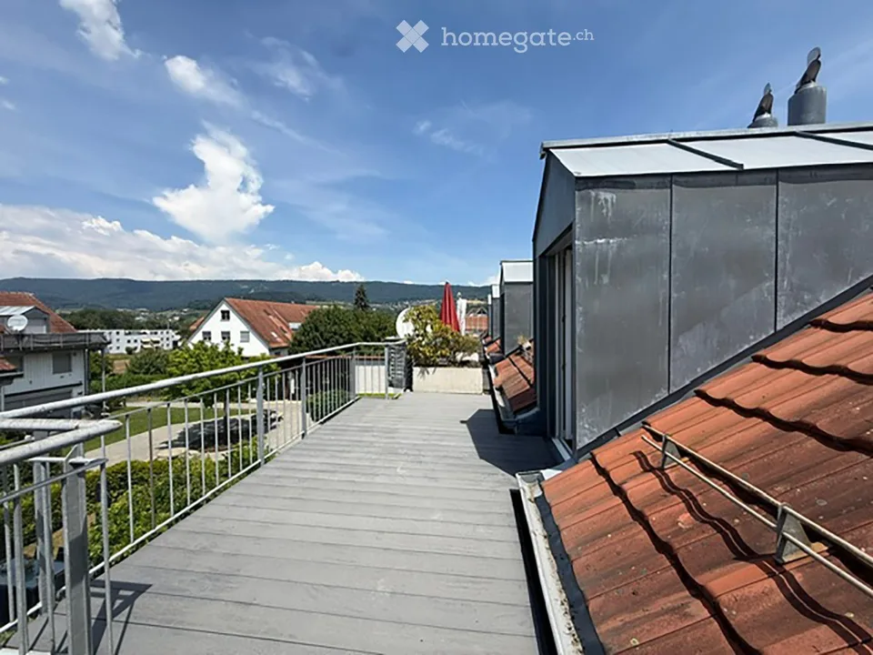 Bright and spacious 5.5-room row house / maisonette apartment in Dänikon