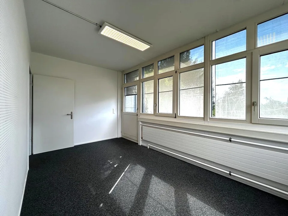 Einziehen & loslegen – ausgebaute Geschäftsräume in Aarwangen – Foto 14 von 21
