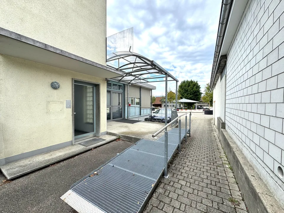 Einziehen & loslegen – ausgebaute Geschäftsräume in Aarwangen – Foto 20 von 21