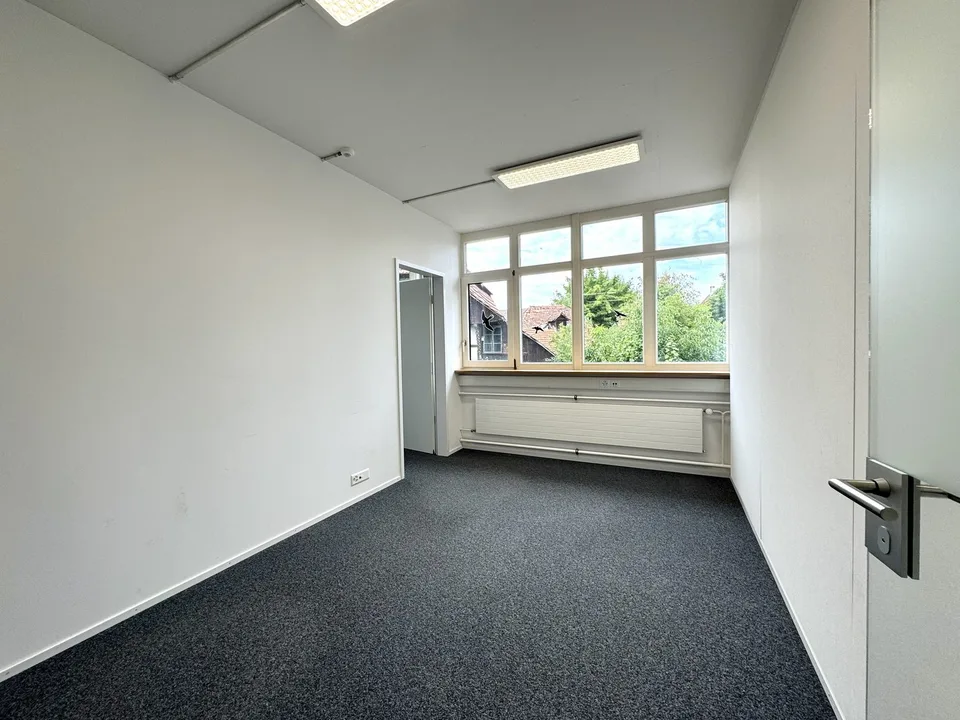 Einziehen & loslegen – ausgebaute Geschäftsräume in Aarwangen – Foto 9 von 21