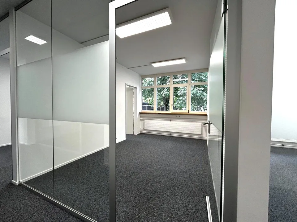 Einziehen & loslegen – ausgebaute Geschäftsräume in Aarwangen – Foto 12 von 21