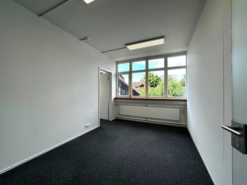 Einziehen & loslegen – ausgebaute Geschäftsräume in Aarwangen – Foto 15 von 21