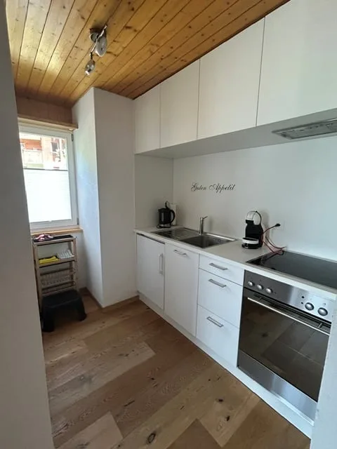 Appartamento accogliente di 2.5 locali con balcone e bella vista a Lax