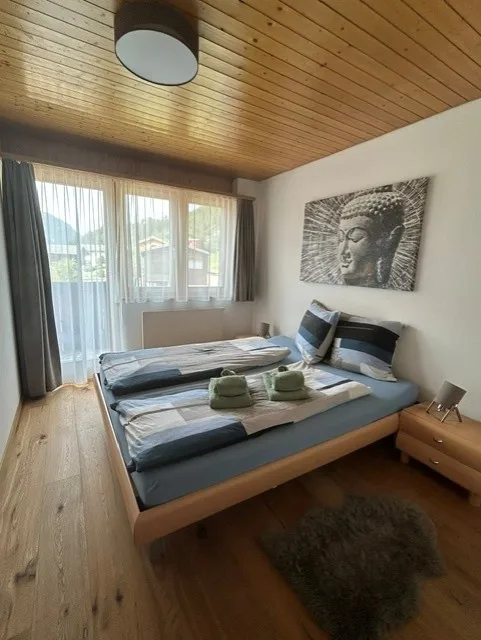 Appartamento accogliente di 2.5 locali con balcone e bella vista a Lax