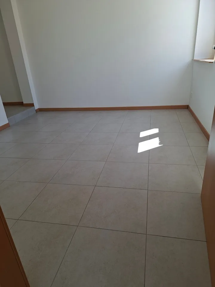 Appartamento di 3 locali luminoso al piano terra a Le Locle – foto 2 di 7