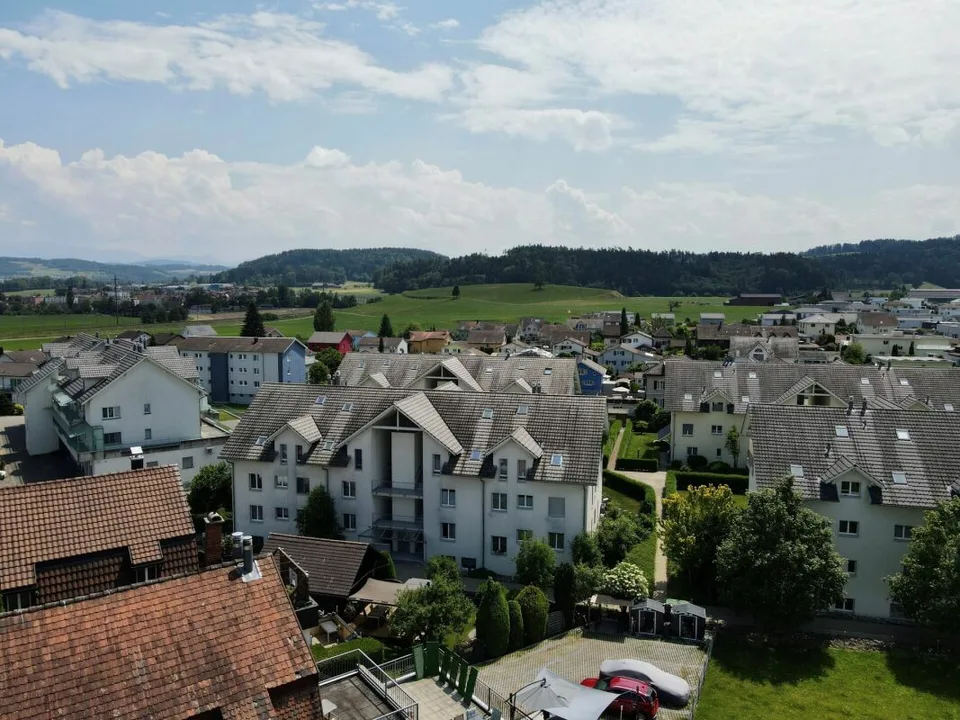 sehr grosszügige 2.5 Zi.-Wohnung
