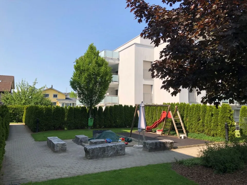 moderne 4.5 Zi.-Wohnung im Dorfzentrum