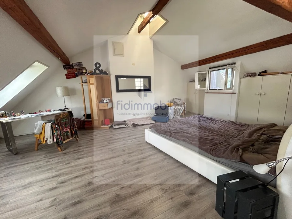 GROßES LOFT IM STADTZENTRUM NAHE BEI ALLEN VERKAUFSTELLEN – Foto 3 von 6