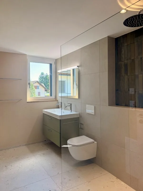 Modern living with gallery, garden and private underground parking (middle house)