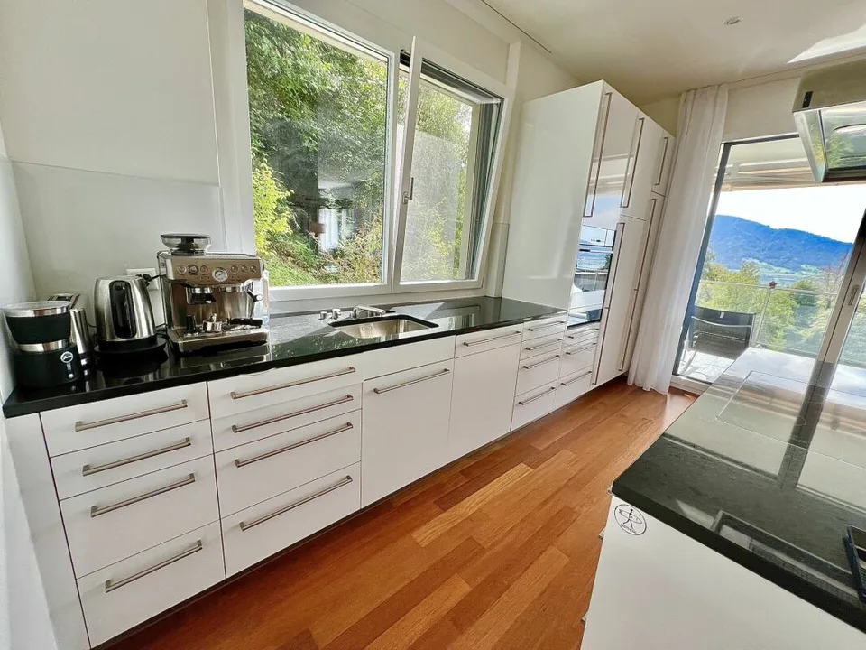 Elegance: Exklusive möblierte 3,5-Zimmer-Wohnung mit Rigi und Seeblick