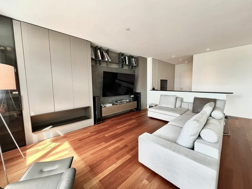 Elegance: Exklusive möblierte 3,5-Zimmer-Wohnung mit Rigi und Seeblick