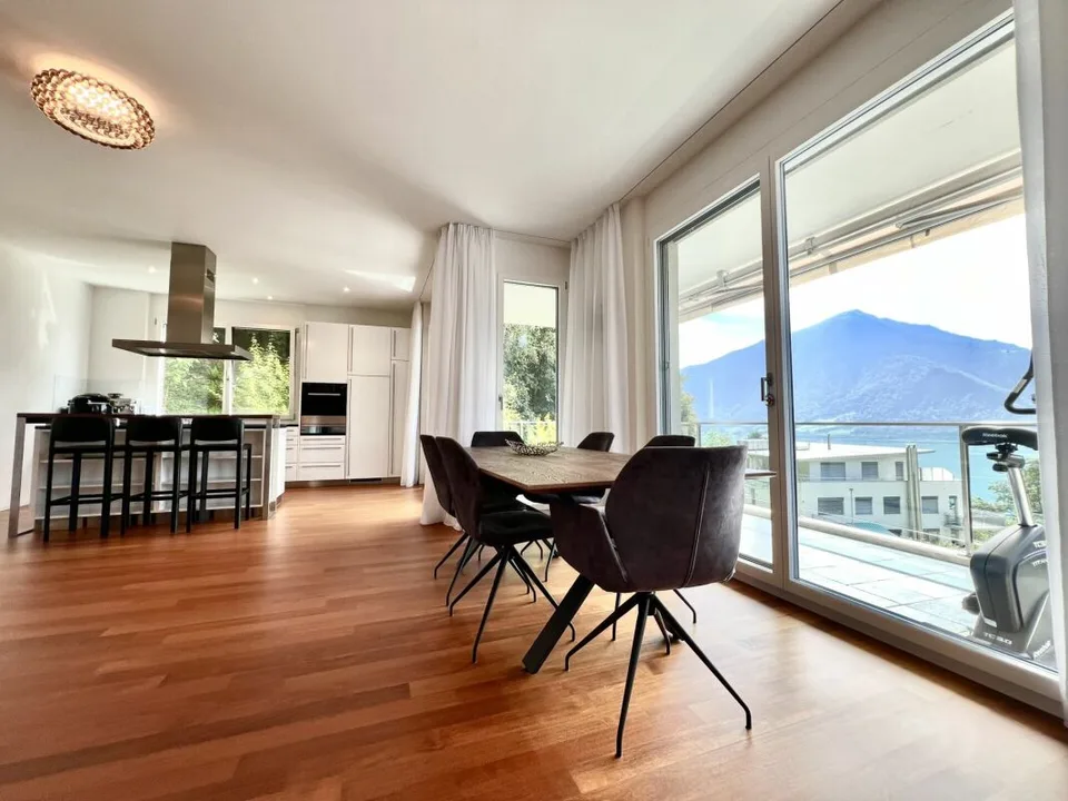 Elegance: Exklusive möblierte 3,5-Zimmer-Wohnung mit Rigi und Seeblick