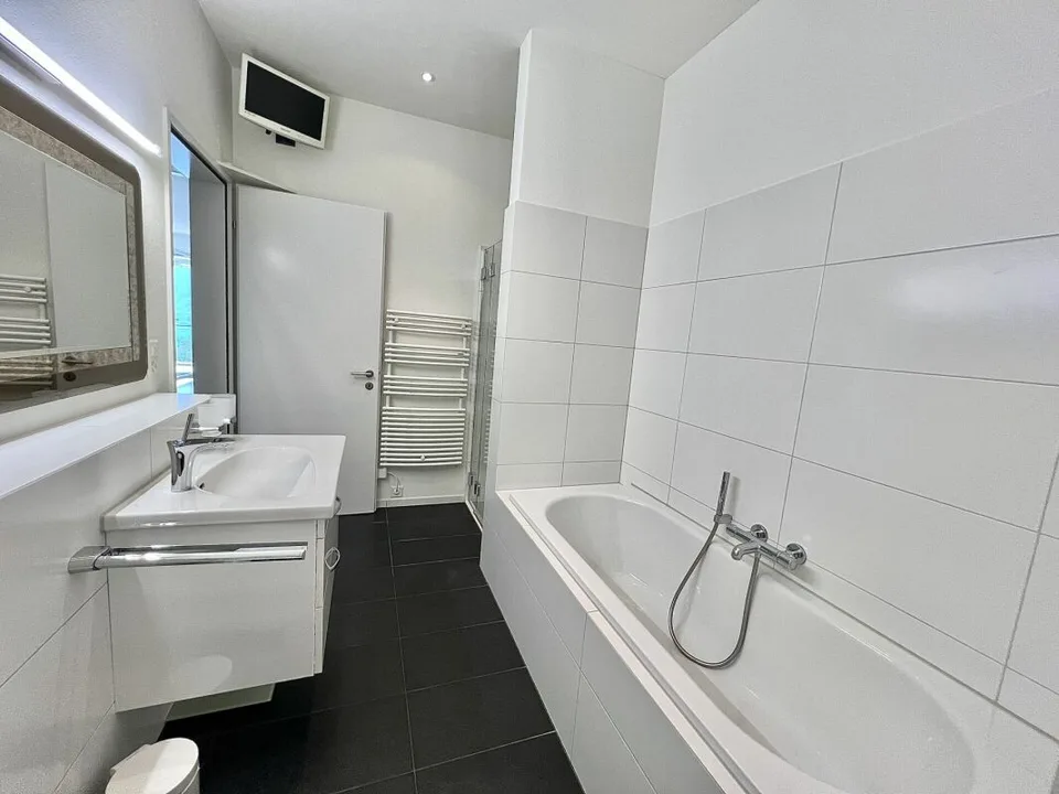 Elegance: Exklusive möblierte 3,5-Zimmer-Wohnung mit Rigi und Seeblick