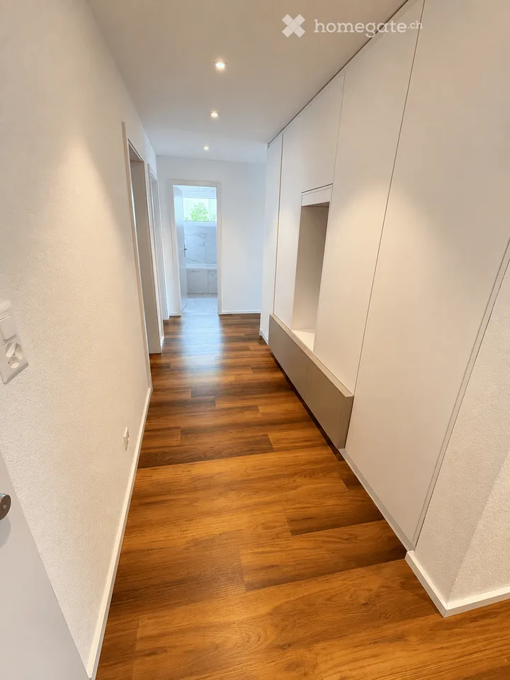 Appartamento moderno di 4,5 locali a Worb – ristrutturato con vista da sogno – foto 2 di 17