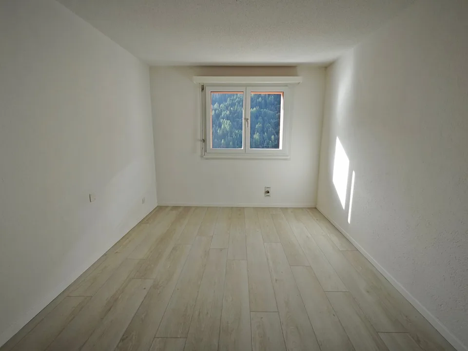AIROLO - Helles 3.5-Zimmer-Apartment im 3. Stock mit Aufzug
