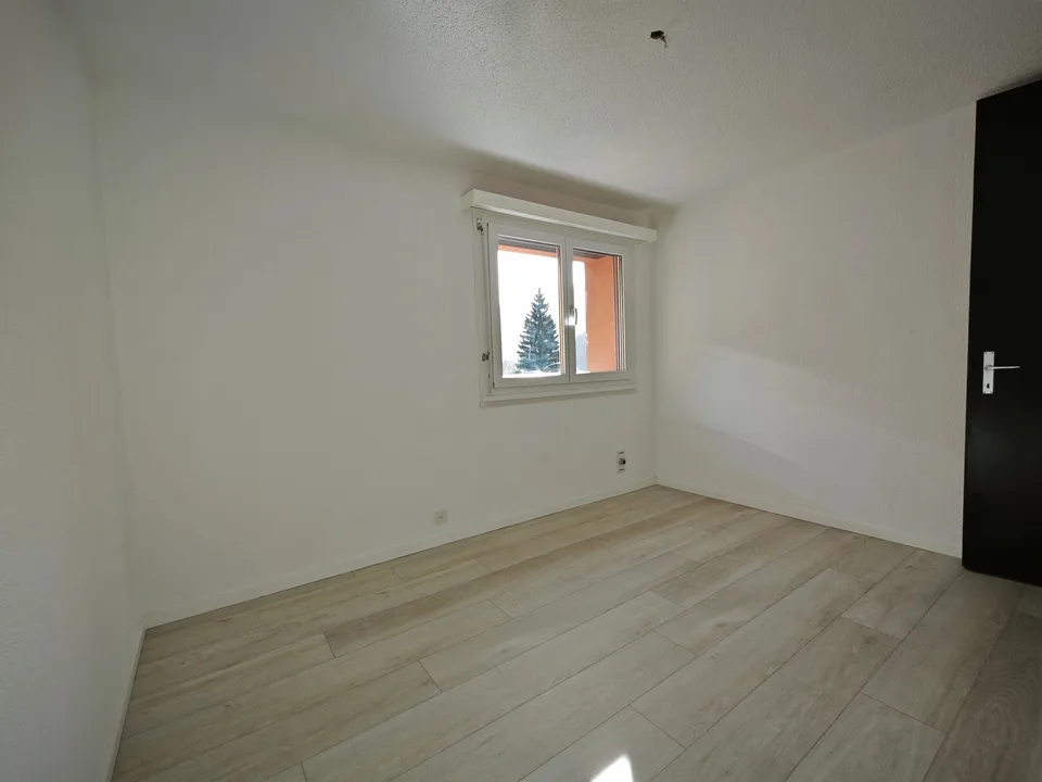 AIROLO - Helles 3.5-Zimmer-Apartment im 3. Stock mit Aufzug