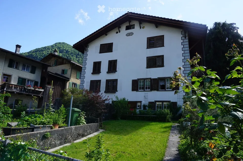 Spacious and charming 6.5-room semi-detached house on Oberdorfstrasse in Mollis
