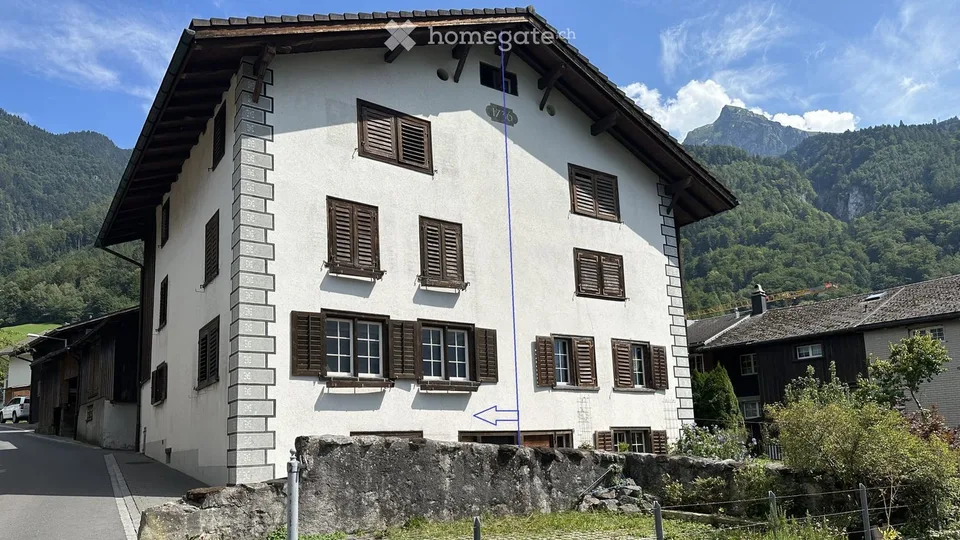 Spacious and charming 6.5-room semi-detached house on Oberdorfstrasse in Mollis