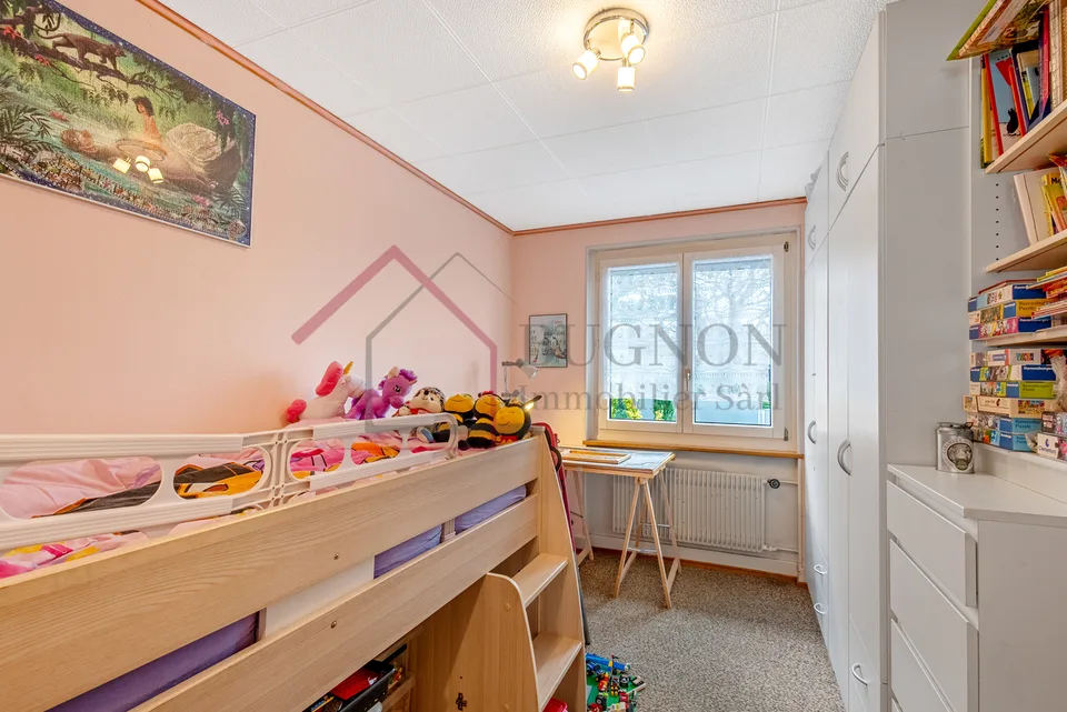 Einzelvilla mit Terrasse, Pool und großem Potenzial – Foto 13 von 13