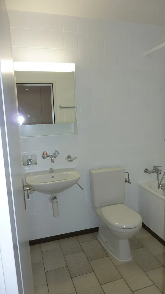 Charming 4-room apartment with balcony in Bern-Bümpliz – photo 4 of 19