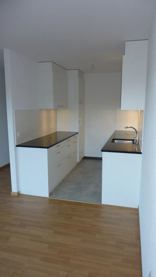 Charming 4-room apartment with balcony in Bern-Bümpliz – photo 2 of 19