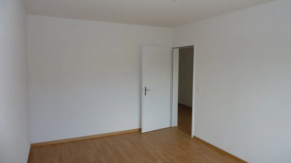 Charming 4-room apartment with balcony in Bern-Bümpliz – photo 12 of 19