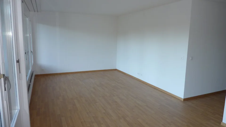 Charming 4-room apartment with balcony in Bern-Bümpliz – photo 9 of 19