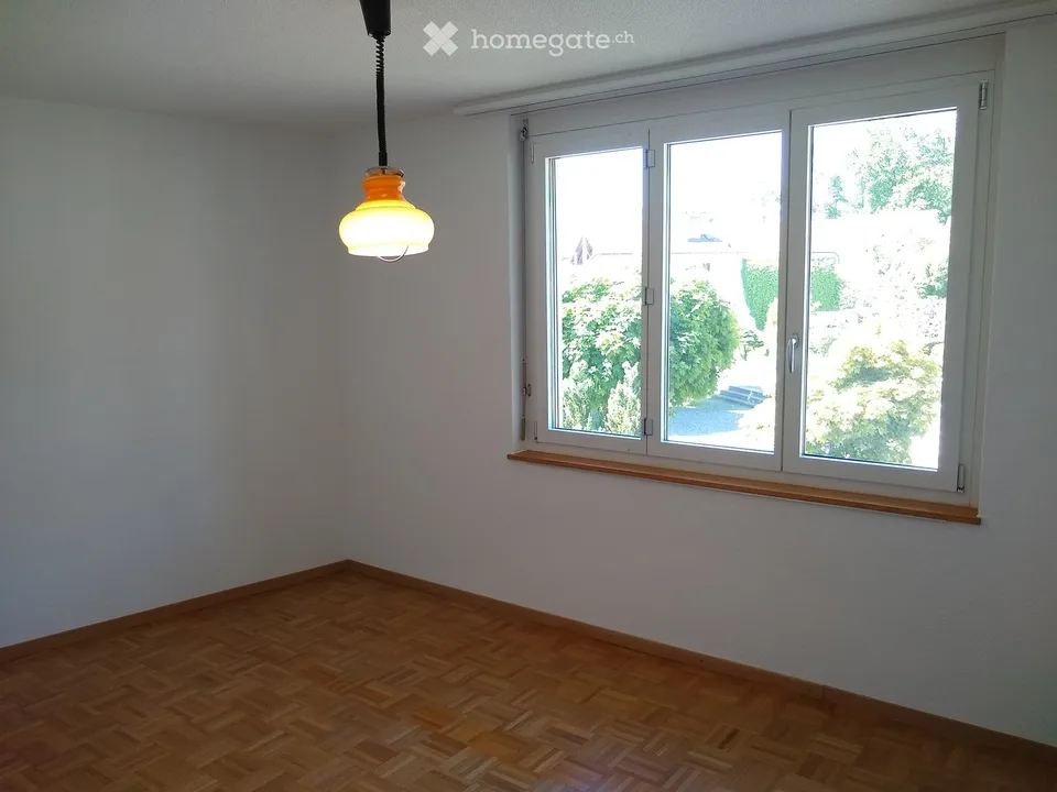 Maison de rang rénovée récemment avec jardin dans un quartier familial