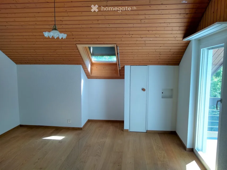 Maison de rang rénovée récemment avec jardin dans un quartier familial