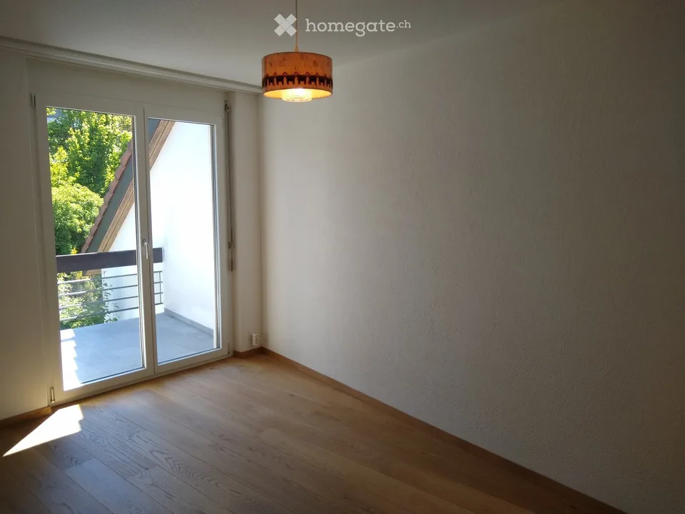 Maison de rang rénovée récemment avec jardin dans un quartier familial