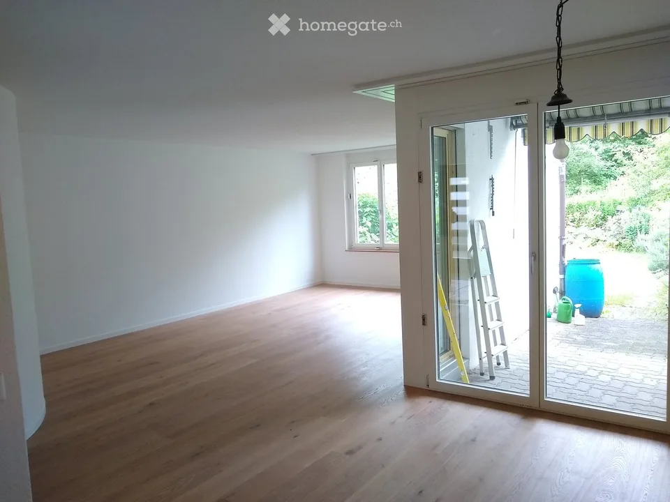 Maison de rang rénovée récemment avec jardin dans un quartier familial