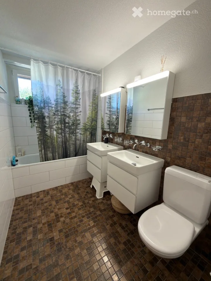 Maison de rang rénovée récemment avec jardin dans un quartier familial