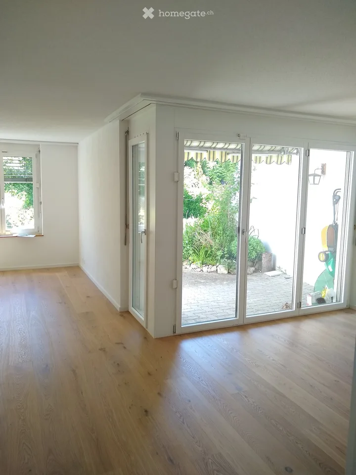 Maison de rang rénovée récemment avec jardin dans un quartier familial