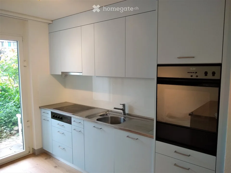 Maison de rang rénovée récemment avec jardin dans un quartier familial