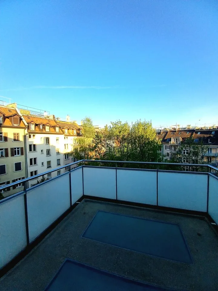 Appartamento in vecchio edificio ristrutturato vicino a Goldbrunnenplatz – foto 5 di 9