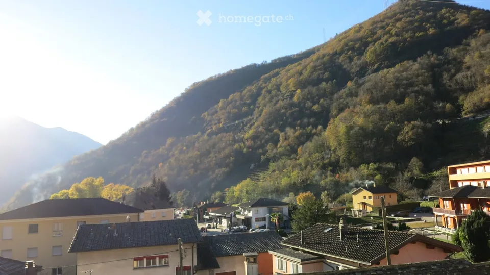Appartamento con grande terrazza - Dachwohnung im Grono