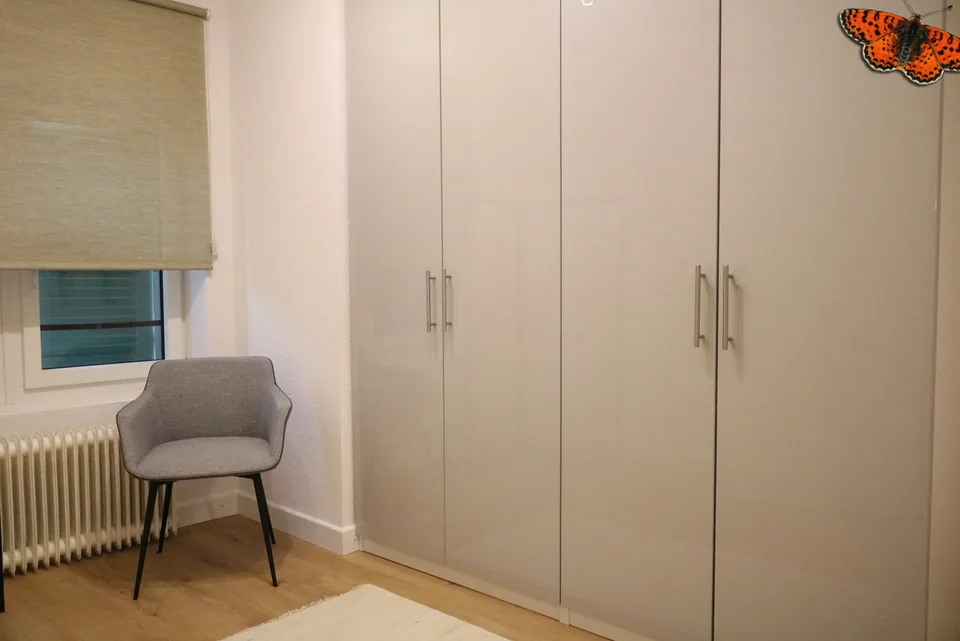 2 ½ PIECES - Furnished!