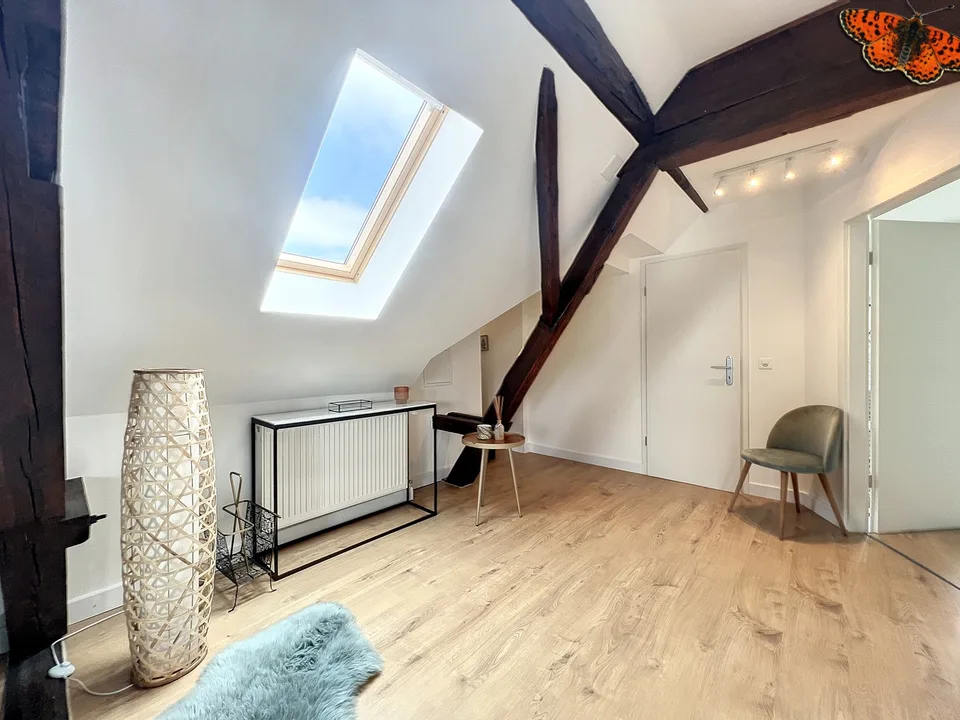 2 ½ PIECES - Furnished!