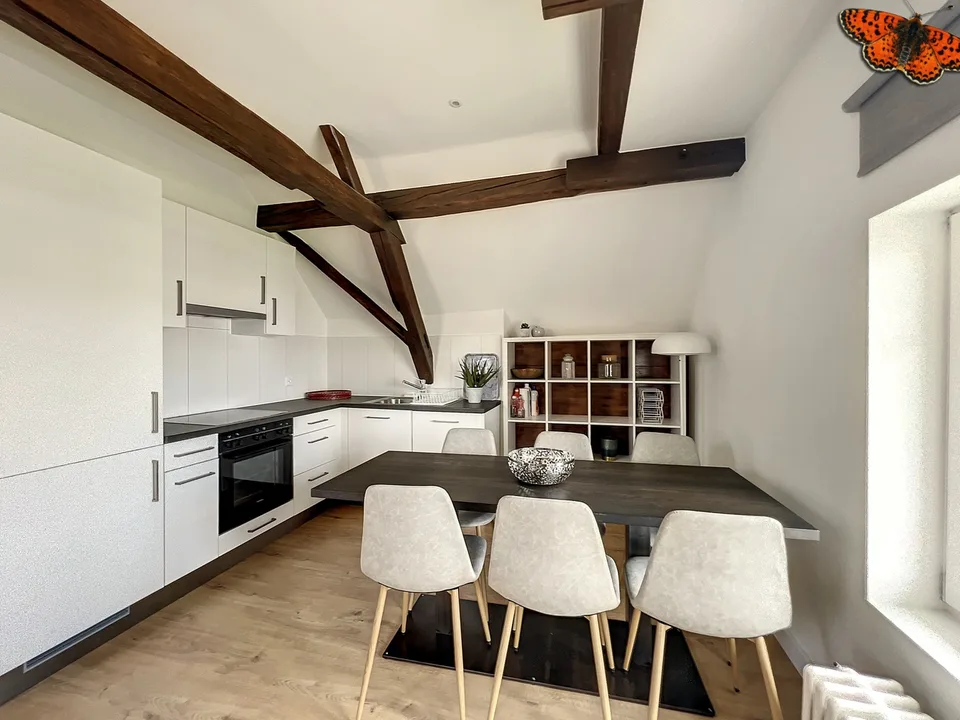 2 ½ PIECES - Furnished!