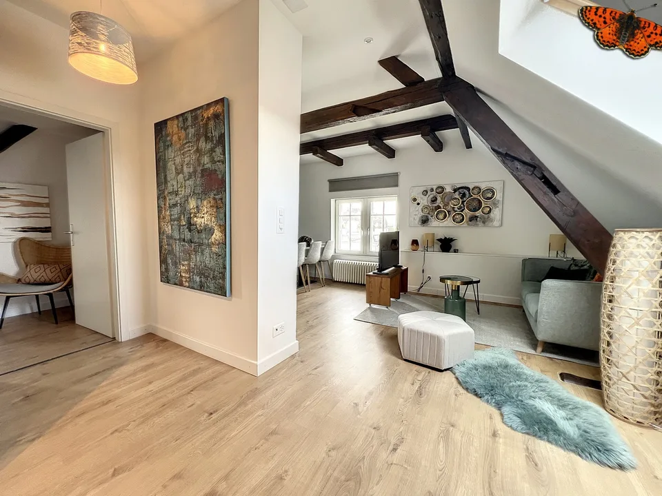 2 ½ PIECES - Furnished!