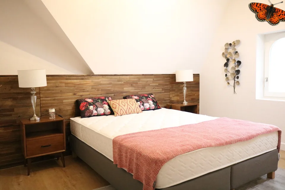 2 ½ PIECES - Furnished!