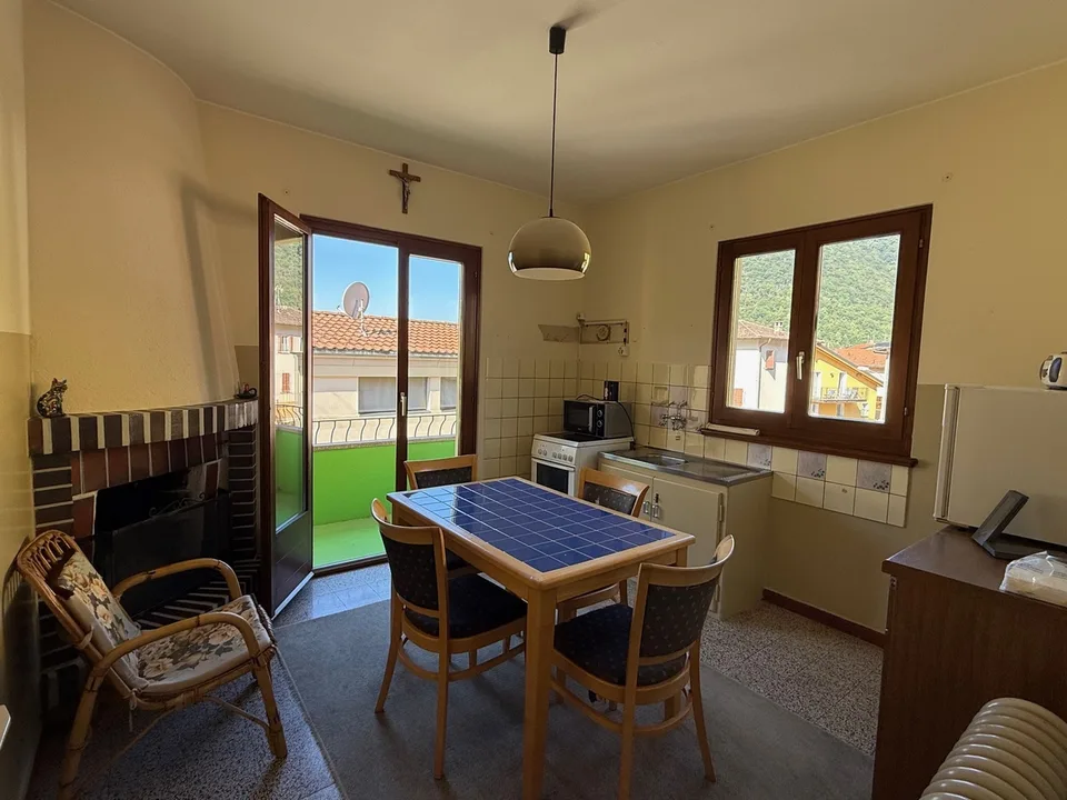 Casa unifamiliare, ampliabile, comoda con due ampi garage – foto 7 di 9