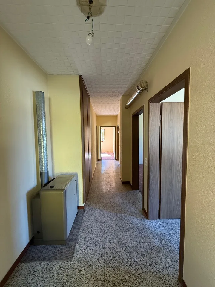 Casa unifamiliare, ampliabile, comoda con due ampi garage – foto 8 di 9
