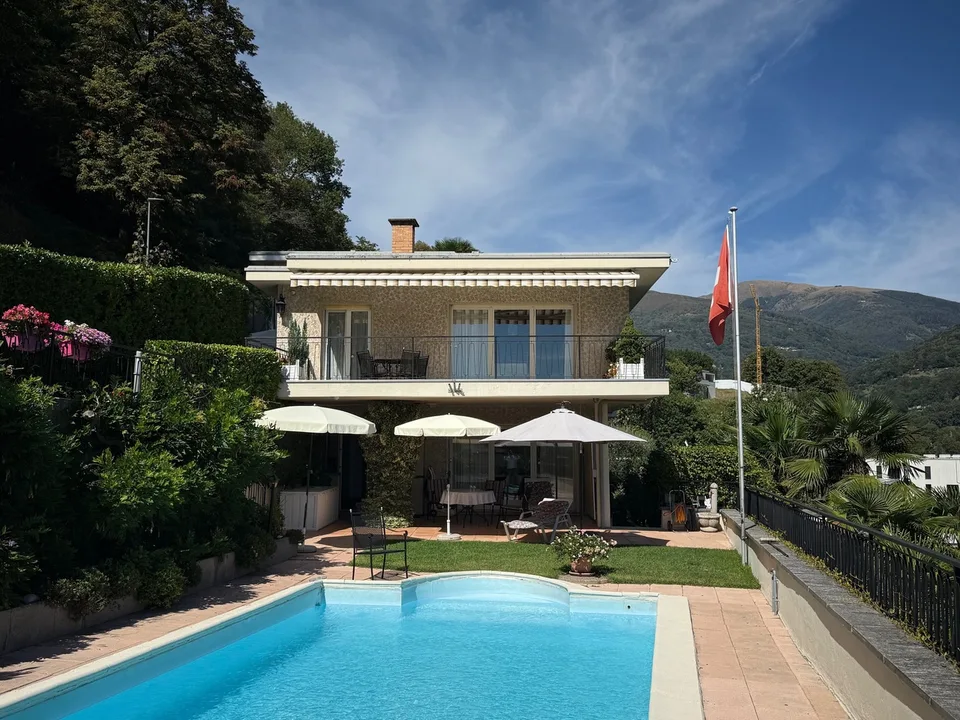 Villetta Uni o Bifamiliare con bella vista aperta e piscina – foto 2 di 10
