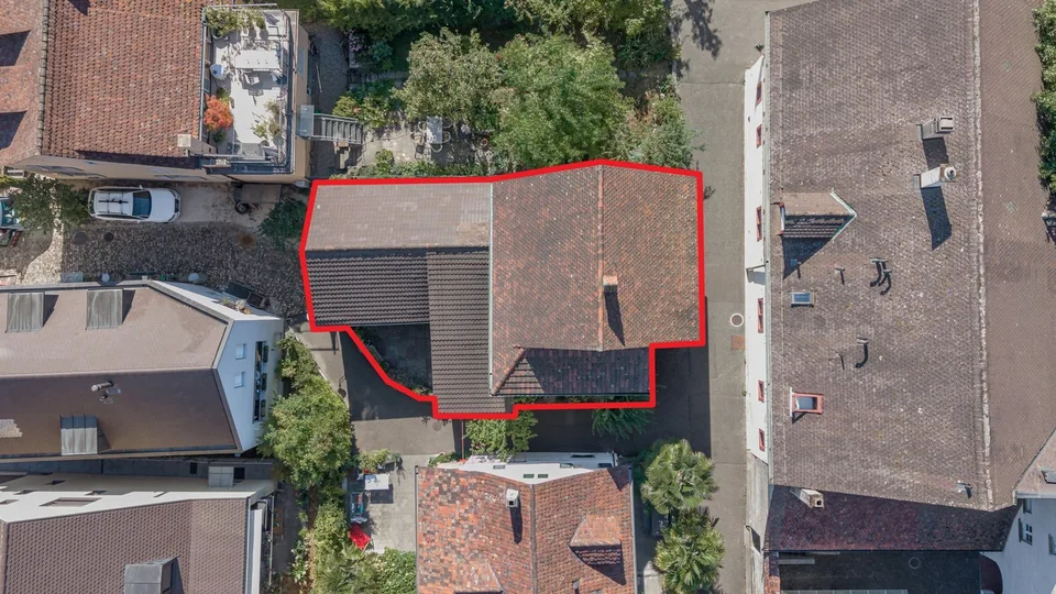 Maison unifamiliale de 5 chambres dans un emplacement de rêve au centre du village d'Arlesheim – photo 2 sur 13