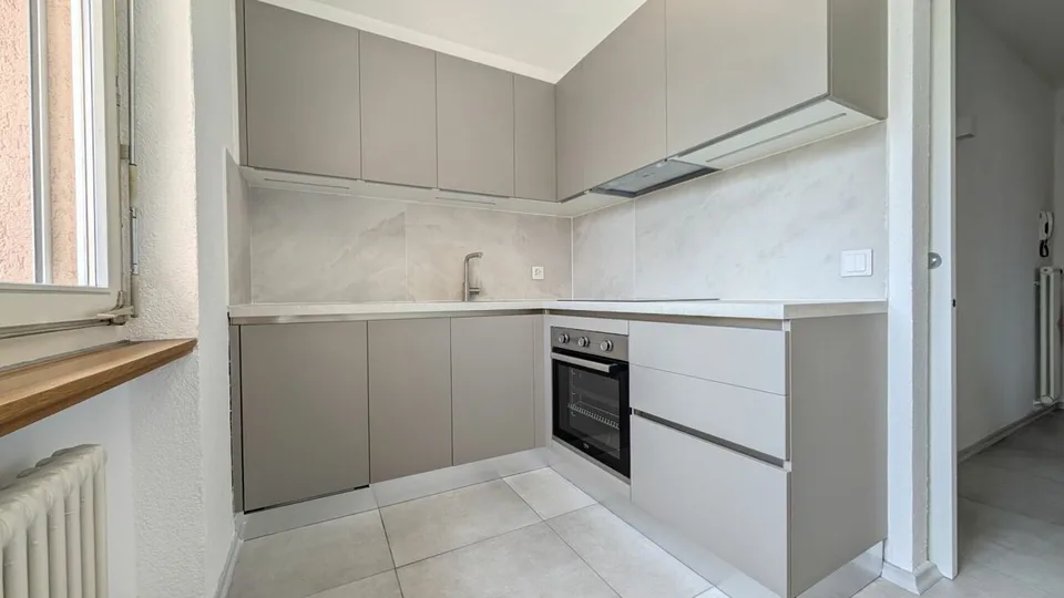 LOCATION À COURT TERME TOUT COMPRIS - Appartement meublé accueillant avec vue sur le lac