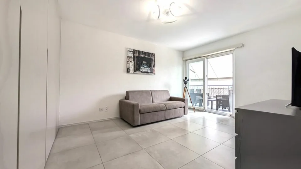 LOCATION À COURT TERME TOUT COMPRIS - Appartement meublé accueillant avec vue sur le lac
