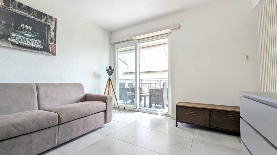 LOCATION À COURT TERME TOUT COMPRIS - Appartement meublé accueillant avec vue sur le lac