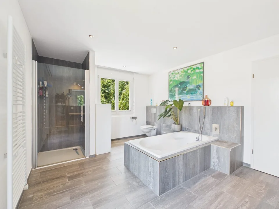 Well-maintained single-family house with plenty of space and maximum privacy – photo 8 of 13